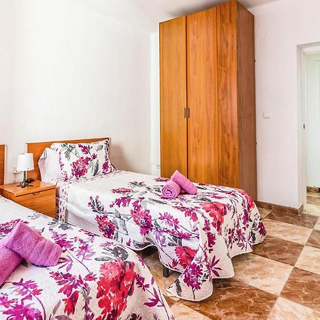 Beautiful Apartment In Cordoba With Kitchenette エクステリア 写真