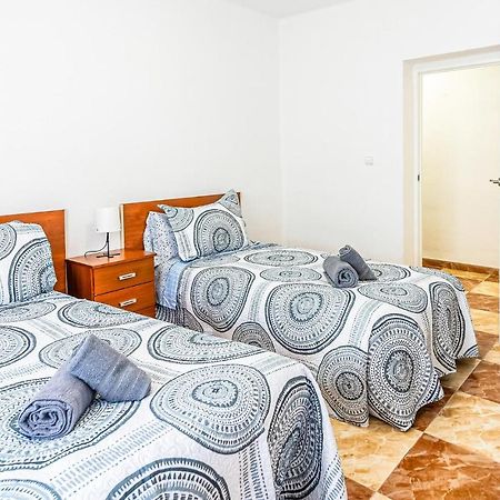 Beautiful Apartment In Cordoba With Kitchenette エクステリア 写真